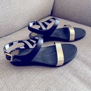 Fitflop black/gold ankle strap sandals